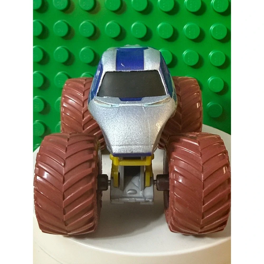 Monster Jam Iron Man Mystery Mudders 1:64 Die-Cast Truck Blue Silver Marvel